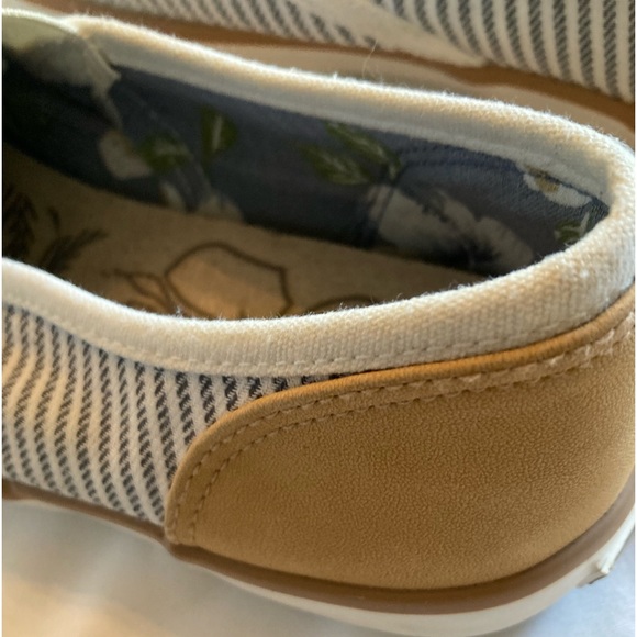 Margaritaville Slip On Sneakers - Picture 8 of 12